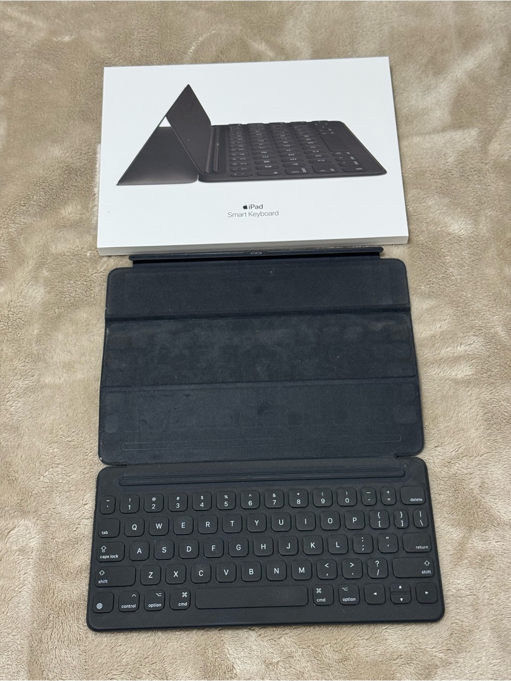 Apple Smart Keyboard for iPad Pro 10.5-inch, Air (3rd), iPad (7,8,9)